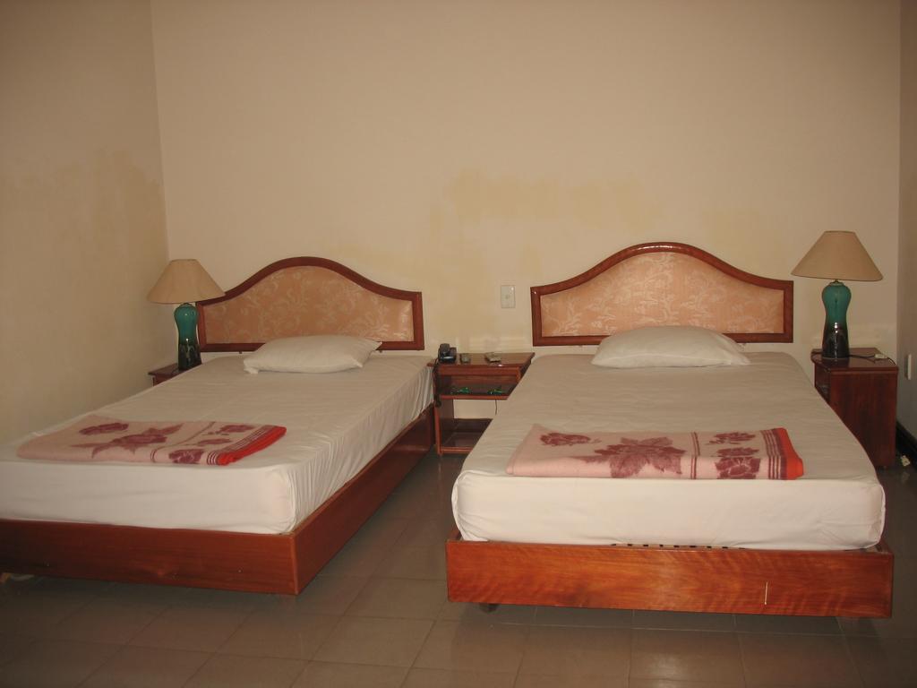 Ngu Binh Hue Hotel Buitenkant foto
